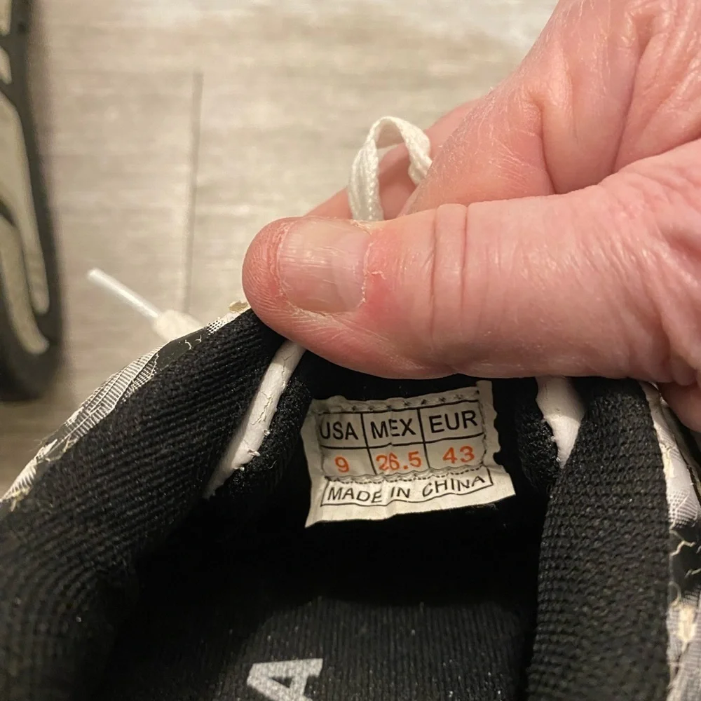 Gala Air black & white sports sneakers size 9 with sports graphic on the…
